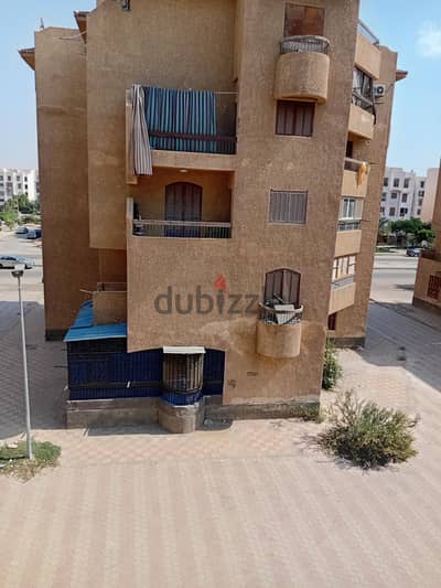 شقة فى التعاونيات امام مول باراديس ٢