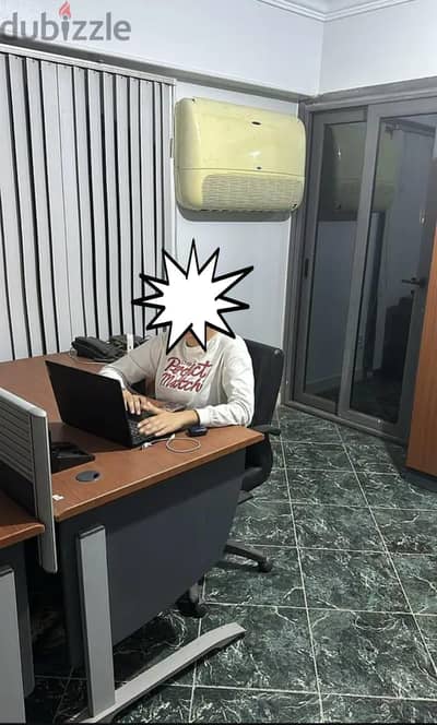 4 office employee's