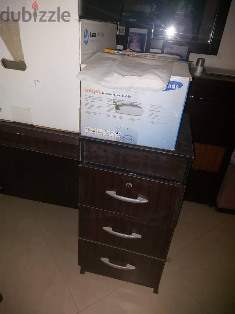 4 office employee's 2