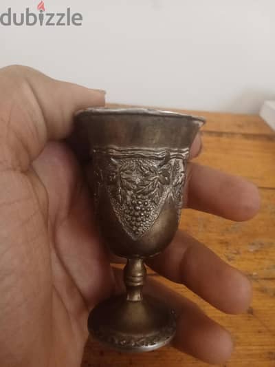 كاس قديم عمره 50 عام