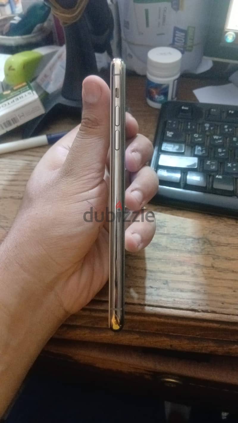 Apple - iPhone 11 Pro Max 2