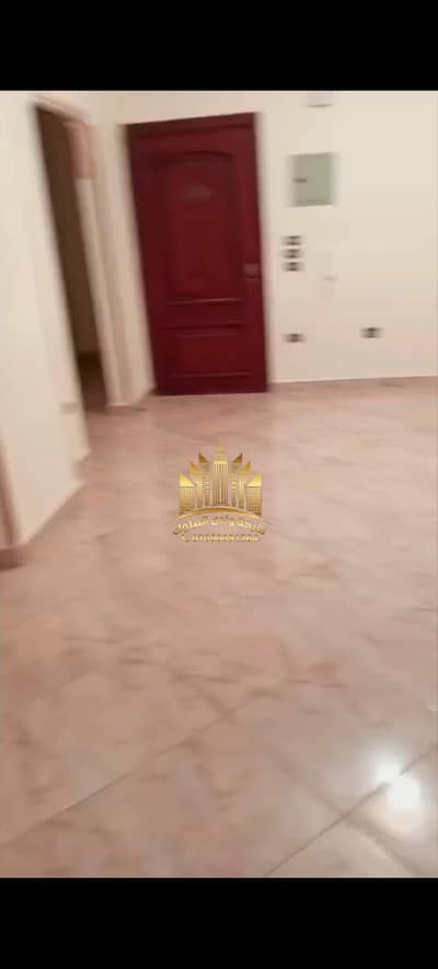 شقه للبيع في كمباوند المعادي جاردنز طريق دائري المعادي بجوار برج سما القاهره مساحه 160م تشطيب هاي لوكس الدور السابع واجهه تلات غرف و 2 حمام و 3 بلكونة ريسشبن كبير ومطبخ انتركم عداد كهرباء قديم غاز طبيعي مجهزة على تركيب اربع تكييفات تأسيس كابلات الكهرباء و