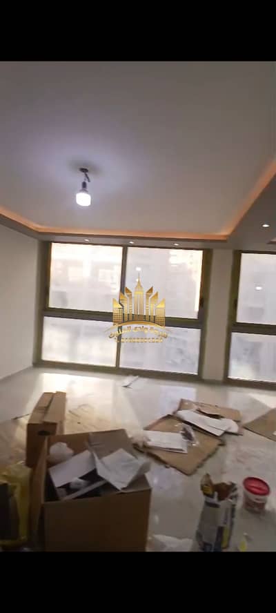 للايجار اول سكن الترا سوبر لوكس 1 قطاميه مساحه 200 متر ثلاث غرف وثلاثه حمام يوجد بها المطبخ راكب