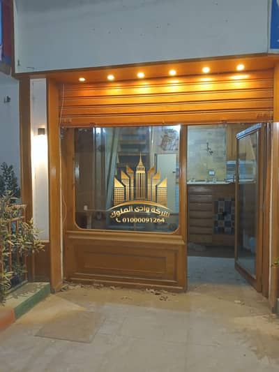 محل دورين للايجار شارع محمود خاطر على رايل بجوار الشهر العقاري القديم المساحه 32 متر وجها سوكريت ازاز  يوجد حمام و كهرباء قديم موقع مميز جدا   مطلوب نهائي 5000 شهر ايجار وشهر تامين