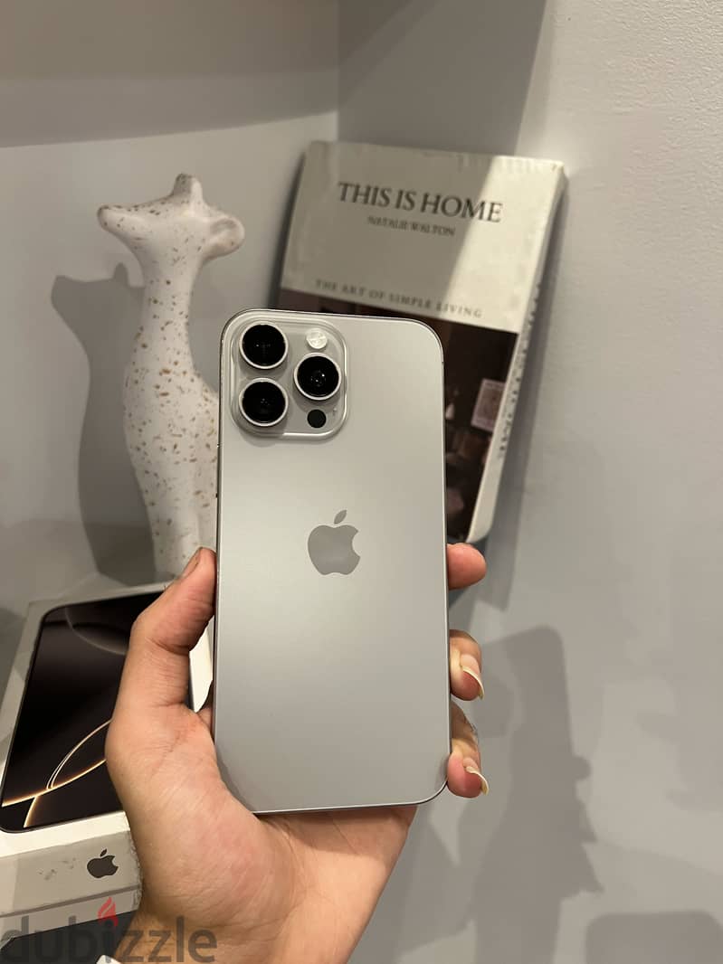iPhone 16 Pro Max 4