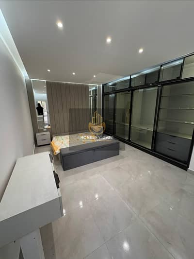 شقة 130 م للبيع في مدينة الرحاب المرحلة السابعة الجديدة تشطيب خاص بالكامل Luxury finish كاملةالفرش والاجهزة والتكييفات اول سكن