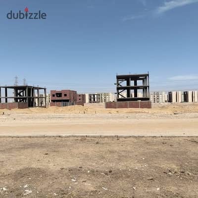 للبيع قطعة ارض على شارع الاسكان مباشرة في الامتداد الشرقي أ المنقول