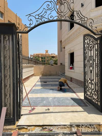 شقة للبيع غرب سوميد  المجاورة التالته علي مساحة الدور نصف تشطيب