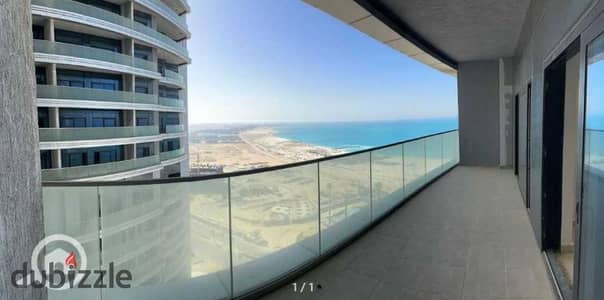 For a quick sale at the old price, a fully finished, ready-to-move-in apartment with air conditioning in Alamein Towers, 156 sq m, double sea and lago