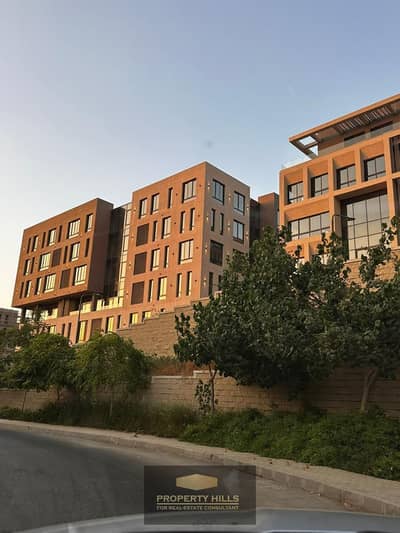 استلم شقة لقطة للبيع متشطبة بالكامل  في District 5 لشركة مراكز علي شارع التسعين