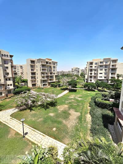 Apartment with a Wide Garden View in a Prime Location with kitchen,ac's and shutters