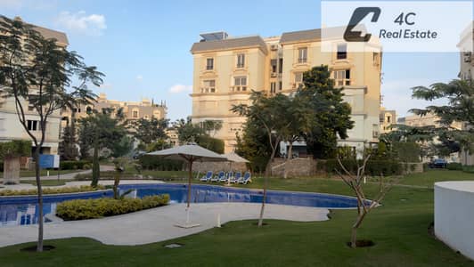 بأقل من سعر السوق استلام فورىشقة بمساحة ٢٧٤ م VIEW MAJESTIC &POOL فى موقع مميز في كمبوند ماونتن فيو هايد بارك.