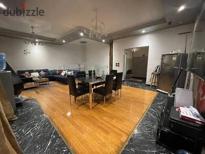 i villa  بحديقه خاصه بكمبوند الاندلس امام بوابات 5 و 6 للجامعه البريطانيه