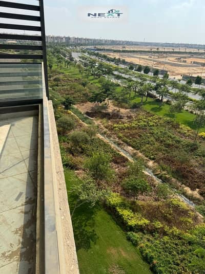 For rent in Madinaty, a furnished apartment of 133 sq m, 3 bedrooms + 2 bathrooms, 5th floor, special finishing, modern furnishings, garden view, one