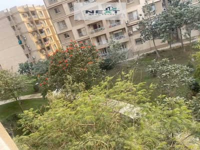 للبيع في مدينتي شقه 106م  3 غرف نوم + 2 حمام تشطيب شركه فيو جاردن دور التالت موقع مميز و حيوي قريبه جدا من الخدمات و المسجد دقيقه من ال south park