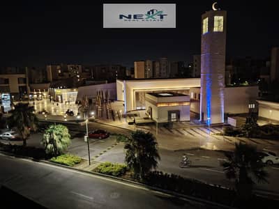 االبيع في مدينتي    شقه 103 م   تشطيب خاص  2  غرف نوم + 1 حمام   دور التالت   فيو الخدمات و المسجد   قريبه جدا   من ال open air mall و    مجمع البنوك