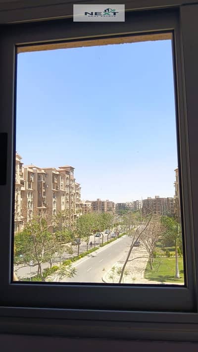للبيع في مدينتي كاش بسعر لقطه شقه 107 م في b2 دور تاني دبل فيس ع جاردن وشارع بحري صريح قريبه جدا من الخدمات دقايق لمجمع البنوك والاوبن اير بسعر لقطه