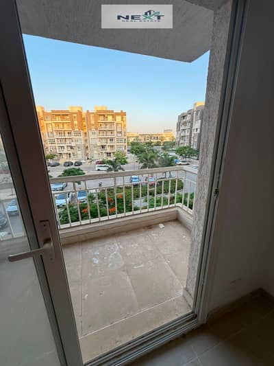 For rent in one of the most prestigious phases of Madinaty, a new law apartment of 140 sq m in B12, first occupancy, with a clear sea view, garden and