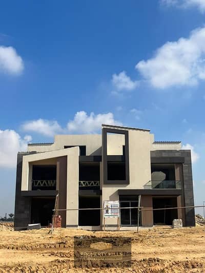 Receive a townhouse for sale at a special price in the most distinctive location in Sheikh Zayed next to Hassan Allam and Palm Hills
