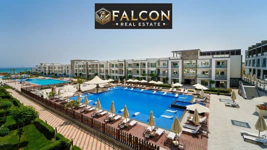 شاليه sea view (بخصم 40%) +{fully finished with Acs & kitchen} للبيع فى قريه اروما aroma العين السخنه