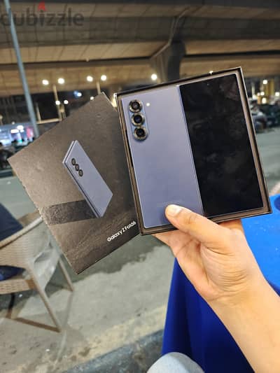 Samsung Z Fold 6 كسر زيرو بكل مشتملاته معفي ضريبه للبيع او