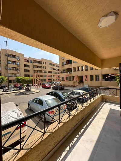 Furnished studio apartment for rent in Al Rehab, Phase 3, ground floor, no special finishing, high-end and modern furnishings, close to services.