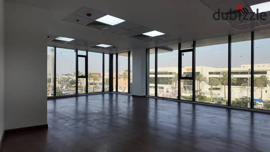 ايجار مكتب اداري مساحه مفتوحه 90 م وجهه علي كابيتال بيزنس بارك في مول تريفيرم الشيخ زايد