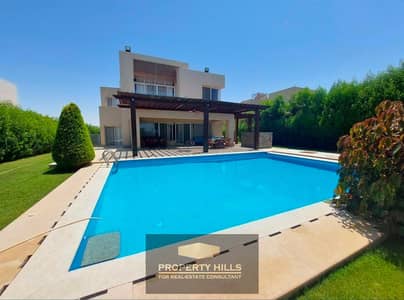 Luxury independent villa with pool and view of the golf and lake in Sodic Sheikh Zayed near the Alegria
