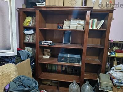 مكتبة للبيع