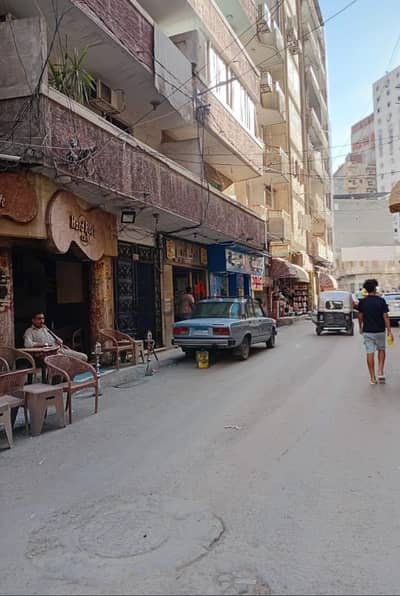 شقة للإيجار  بجوار محطة ترام السيوف