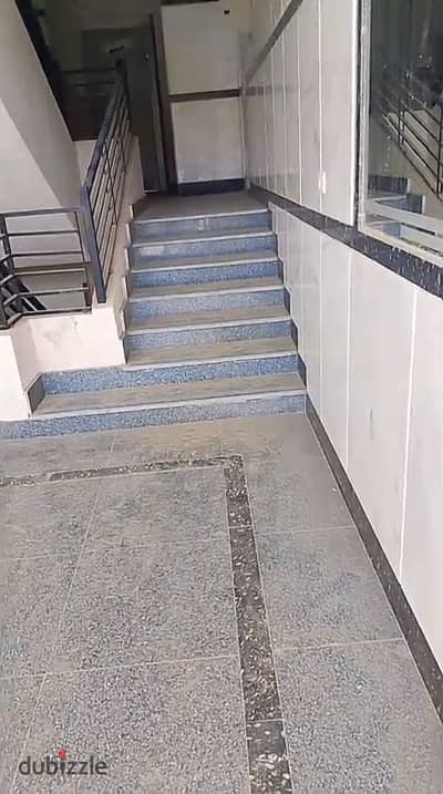 شقه للبيع نصف تشطيب ارضي مرتفع مدخل خاص وجاردن خاصه تبه الوزير