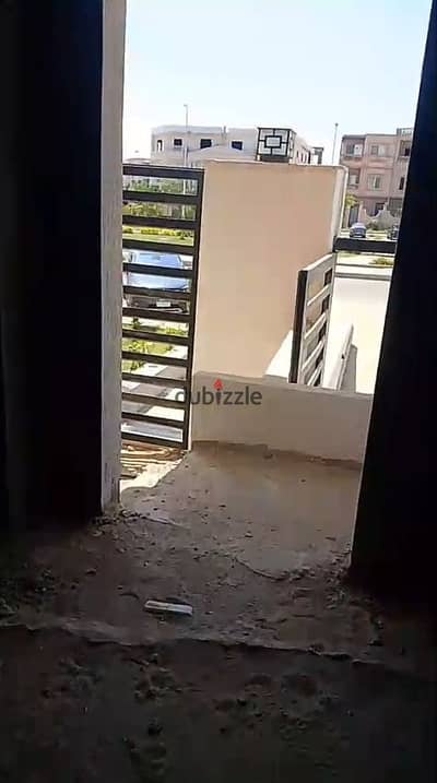شقه للبيع نصف تشطيب ارضي مرتفع مدخل خاص وجاردن خاصه تبه الوزير