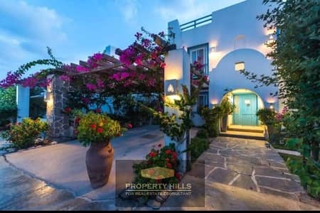 Live immediately in a Mountain View villa with panoramic sea views and a private swimming pool, next to Solare and Gaia.