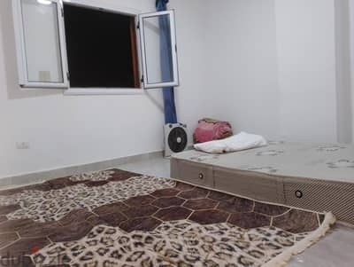 شقة للإيجار فاضية/ نص فرش