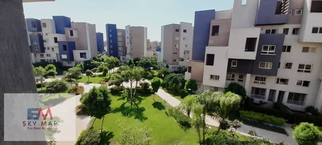 للايجار بافضل مراحل مدينتي شقة  245م B8