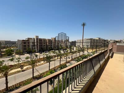 بنتهاوس  ٣ غرف ماستر بڤيو مفتوح و يطل علي النادي استلام فوري للبيع في كمبوند ديستريكت ٥ DISTRICT 5