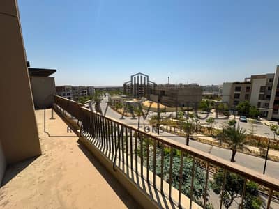 بنتهاوس شقة + روف  ٣ غرف ماستر بڤيو مفتوح و يطل علي النادي استلام فوري للبيع في كمبوند ديستريكت ٥ DISTRICT 5