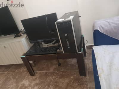 كمبيوتر مستعمل مده تلت سنين