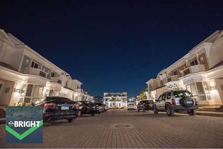 Best deal: 210m² townhouse with a 70m² garden. Immediate delivery, prime location, and an open view of the landscape.