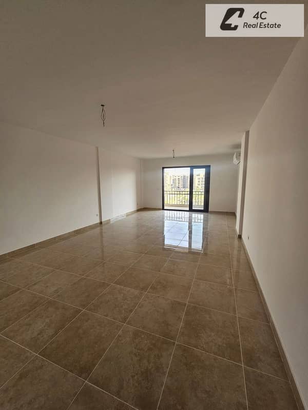 Apartment for sale 168 m ready to move super lux finishing with 7,900,000 down payment in Fifth Square Al Marasem Fifth Settlement New Cairo