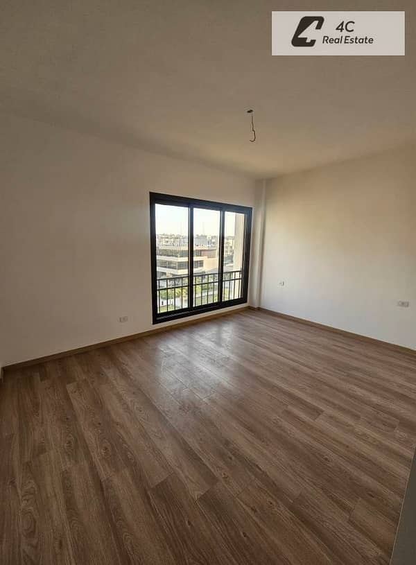Apartment for sale 168 m ready to move super lux finishing with 7,900,000 down payment in Fifth Square Al Marasem Fifth Settlement New Cairo