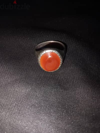 خاتم فضه قديم جدا مطعم بفص عقيق ياماني  مشمشي