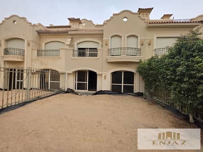 Townhouse villa for sale in Al Patio 5 East Compound, unfinished, at a commercial price. Area: 220 sq m.