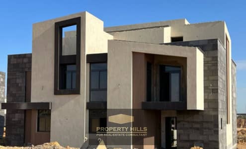 استلم فيلا بموقع مميز على اللاجون في كمبوند كيفا KEEVA الشيخ زايد بجوار Palm Hills بالم باركس