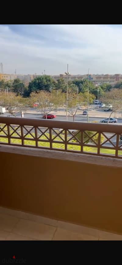 Apartment for sale in Madinaty b3 with an area of 135 meters, model 200, 3 bedrooms, 2 bathrooms, reception, kitchen, open view directly on South Park, distinguished location in front of Khalid Ibn Al-Walid Mosque and McDonald's, next to the movement area and bus stops, and just steps away from all services and Madinaty Club, transfer in the company