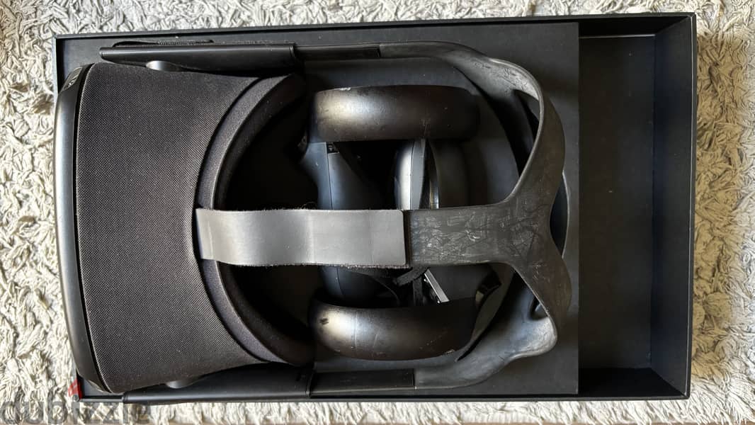Oculus Quest With Box 1