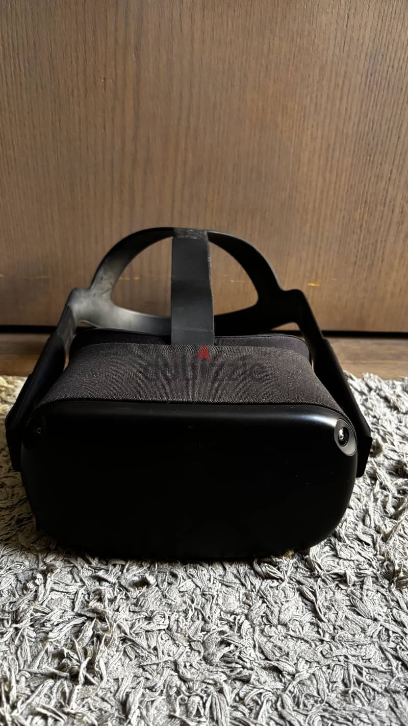 Oculus Quest With Box 2