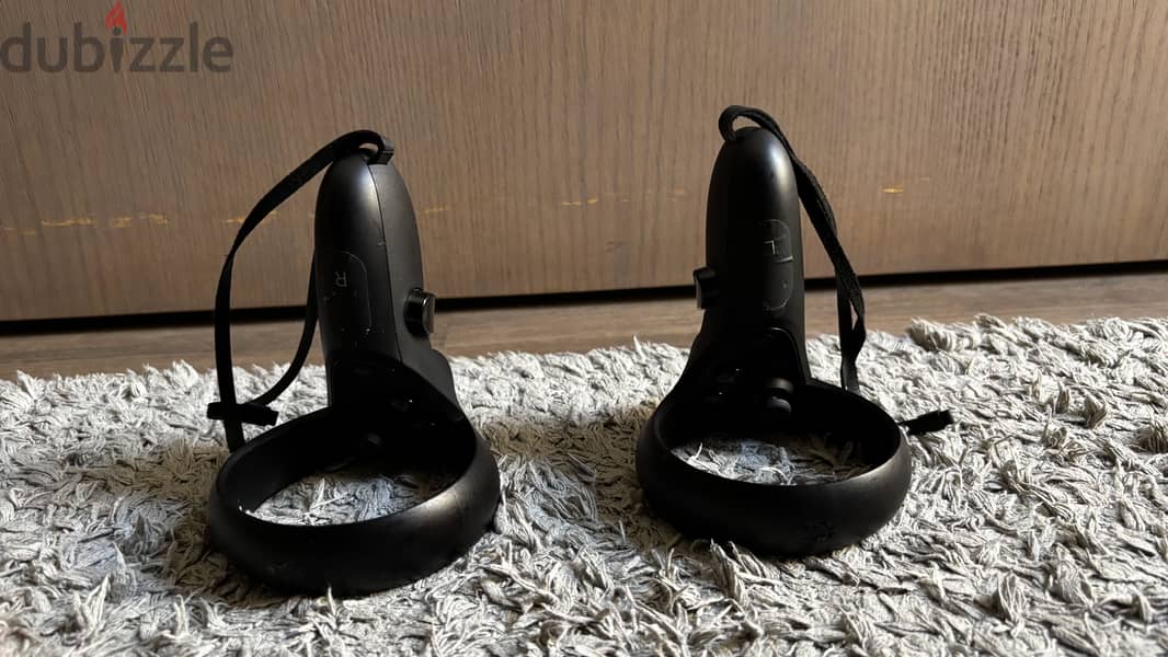Oculus Quest With Box 5