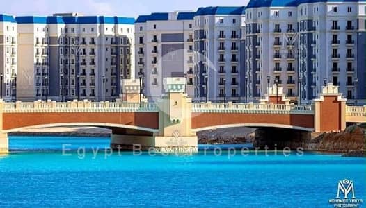 استلام فورى شاليه 3 غرف نوم للبيع اقساط تصل الى 7 سنين فى موقع مميز اطلاله بحر اقل مقدم فى العالمين الجديده فى الساحل الشمالى