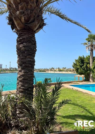 فيلا اول صف بحيره صخريه  مارينا ٦ جزيره ٢٨ ٦ نوم مكيفين ٥ منهم ماستر وحمام  وريسبسن كبير وتراس فيو مفتوح علي البحيره الكبيره وابراج العلمين
